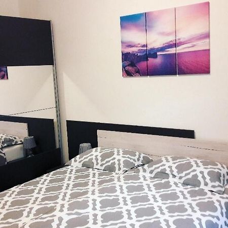 Apartment Nena Near The City Center With Free Parking Pula Exteriér fotografie